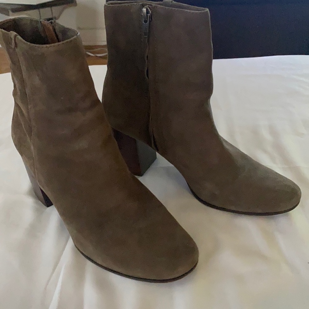 Frye Julia Bootie (Sz 7M) months